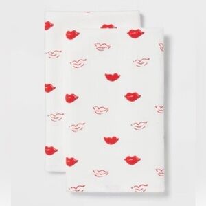NWT Threshold 2 ct hand towels with red lips design
